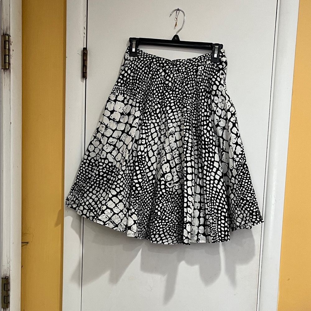 Chic Black and White A-Line Skirt